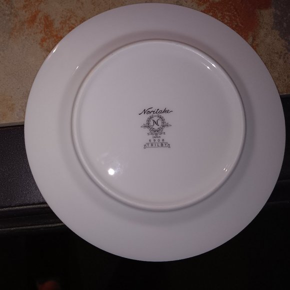 Noritake small plate.  "Trilby" Daisey Pattern. - Picture 4 of 5